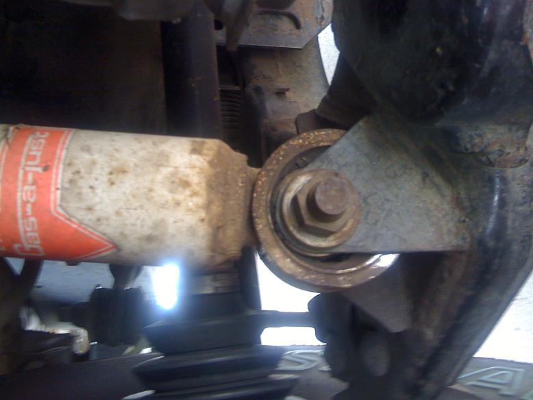 how to change front struts on 2001 toyota tundra #4