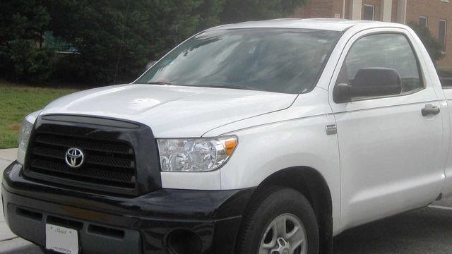 Toyota Tundra: How to Replace Windshield Molding