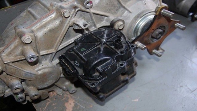 Toyota Tundra: How to Replace Transfer Case Motor/Actuator