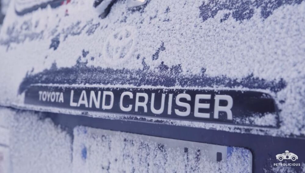 Video: FZJ80 Land Cruiser Bounds Through the Snow Like a Puppy Dog