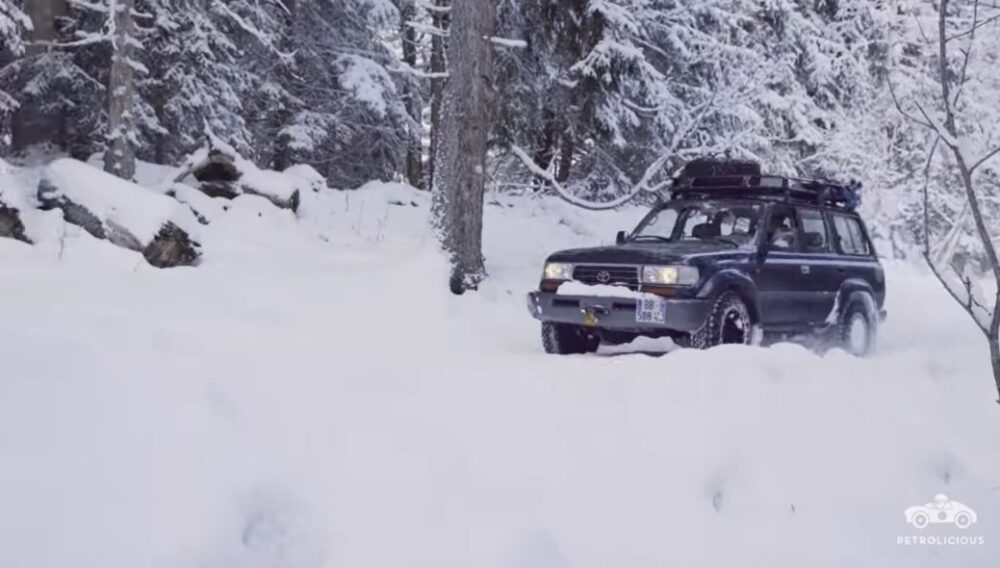 Video: FZJ80 Land Cruiser Bounds Through the Snow Like a Puppy Dog